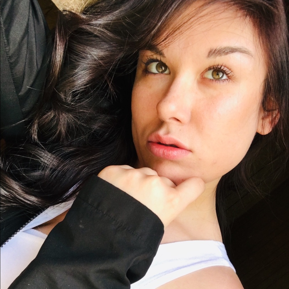 Meet your Posher, Carrie